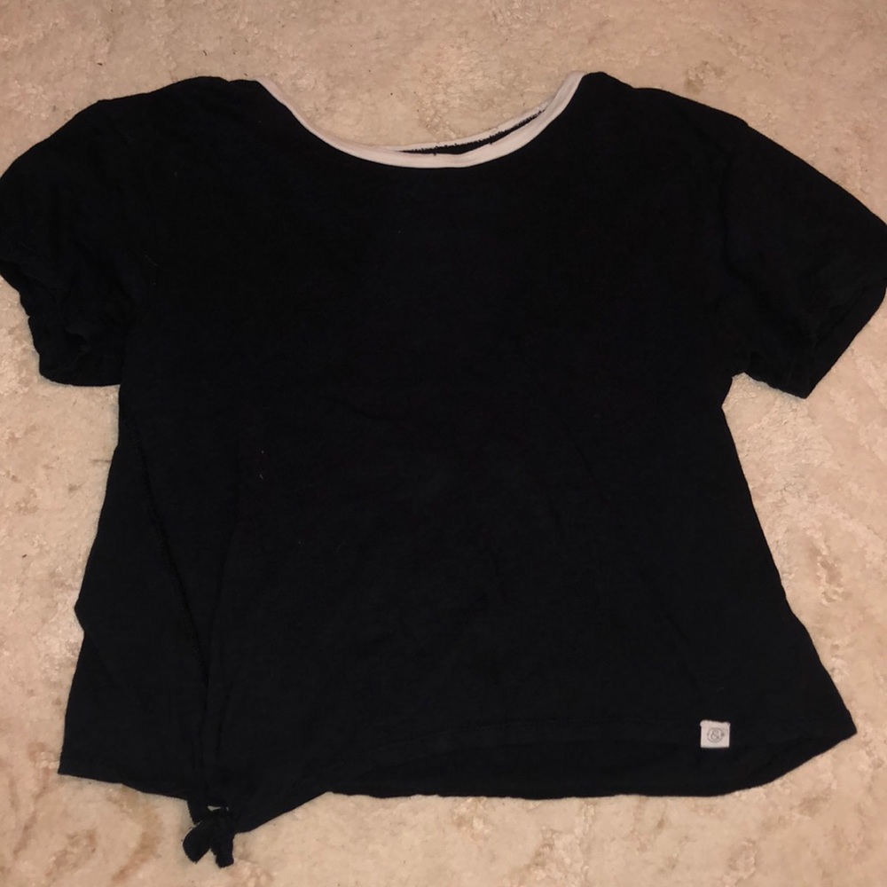 Cropped black tee